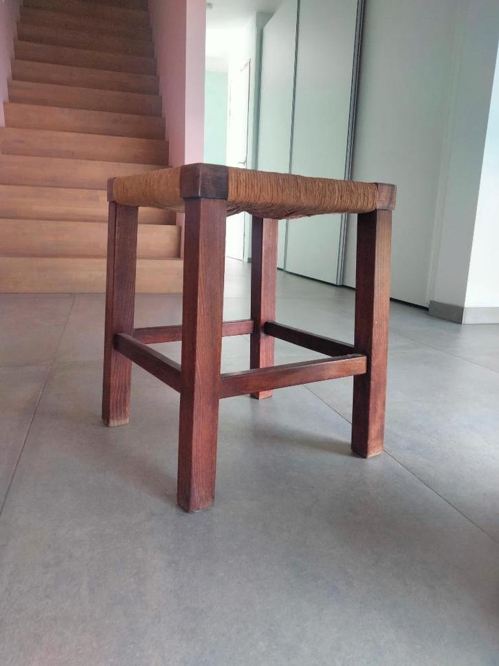 Vintage Brutalist houten kruk tabouret koord zitting, Huis en Inrichting, Zetels | Voetbanken en poefs, Gebruikt, Minder dan 50 cm