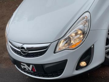 Opel Corsa 1.4i Edition Satellite * Navigation* disponible aux enchères