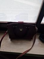 Différents sacs à main 2 v guess, Bijoux, Sacs & Beauté, Sacs | Sacs à bandoulière, Enlèvement, Comme neuf