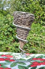 vase conique rotin sur pied metal montage floral, Enlèvement ou Envoi, Utilisé, Autres couleurs