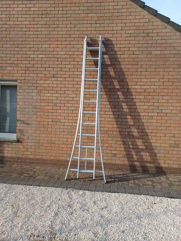 Ladder solide 2x12tr uitschuifbaar 6.40H open staan pr128eur beschikbaar voor biedingen