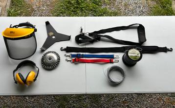 Lot d’accessoires pour débroussailleuse et coupe-bordure beschikbaar voor biedingen
