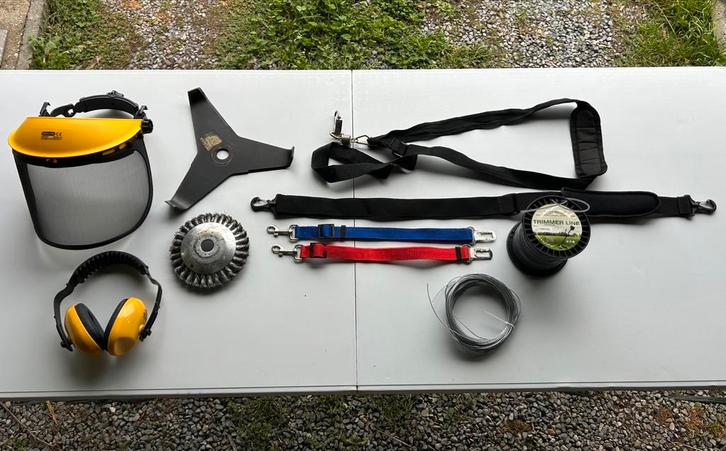 Lot d’accessoires pour débroussailleuse et coupe-bordure, Tuin en Terras, Bosmaaiers, Gebruikt, Ophalen
