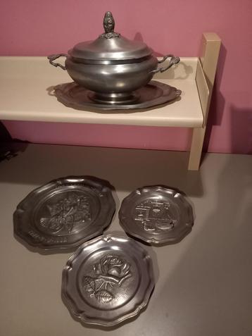 Lot d’étain - soupière - assiettes  beschikbaar voor biedingen