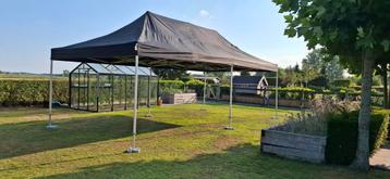 Te huur: professionele feesttent beschikbaar voor biedingen