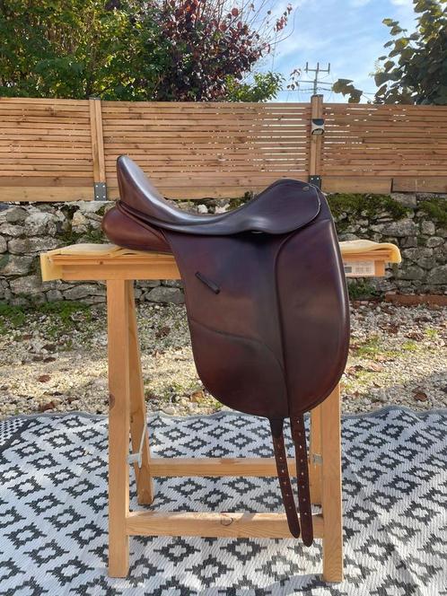 Selle dressage BATES Isabell Werth. 17,5’, Dieren en Toebehoren, Paarden en Pony's | Zadels, Zo goed als nieuw, Dressuur, Ophalen of Verzenden
