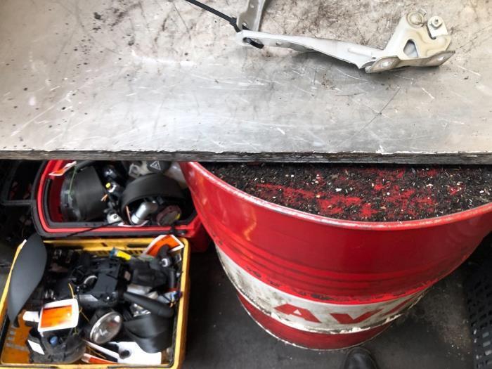 Motorkap Scharnier van een Chevrolet Spark, Auto-onderdelen, Overige Auto-onderdelen, Chevrolet, Gebruikt, 3 maanden garantie