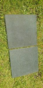 90 groene tapijttegels van 50/50cm., Zo goed als nieuw, Ophalen
