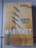 Daniel Cole - Marionet (Special Mediahuis 2019), Boeken, Ophalen, Zo goed als nieuw, Daniel Cole
