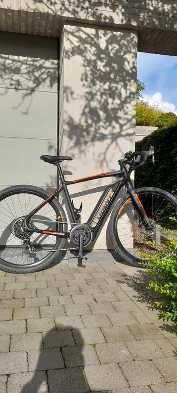 Vélo de gravel électrique Giant Toughroad E+