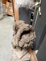 Hond met mand in de mond in sierbeton, Tuin en Terras, Ophalen, Zo goed als nieuw