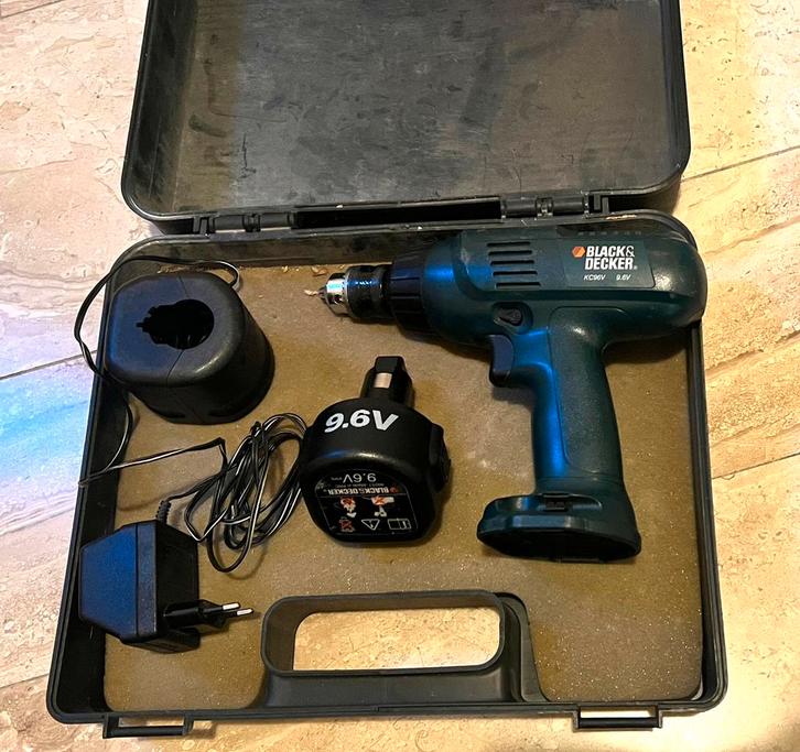 BLACK+DECKER 9.6V Draadloze Boormachine in koffer, Doe-het-zelf en Bouw, Gereedschap | Boormachines, Gebruikt, Boormachine, Variabele snelheid