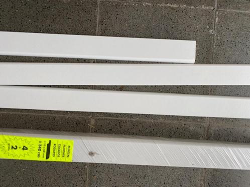 Plinthe murale MDF feuille blanche, Doe-het-zelf en Bouw, Plinten en Afwerking, Nieuw, Plinten, MDF, 250 cm of meer, Ophalen