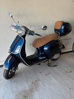 Vespa GTS 300 HPE in nieuwstaat met weinig kilometers, Fietsen en Brommers, Ophalen, Zo goed als nieuw, Benzine