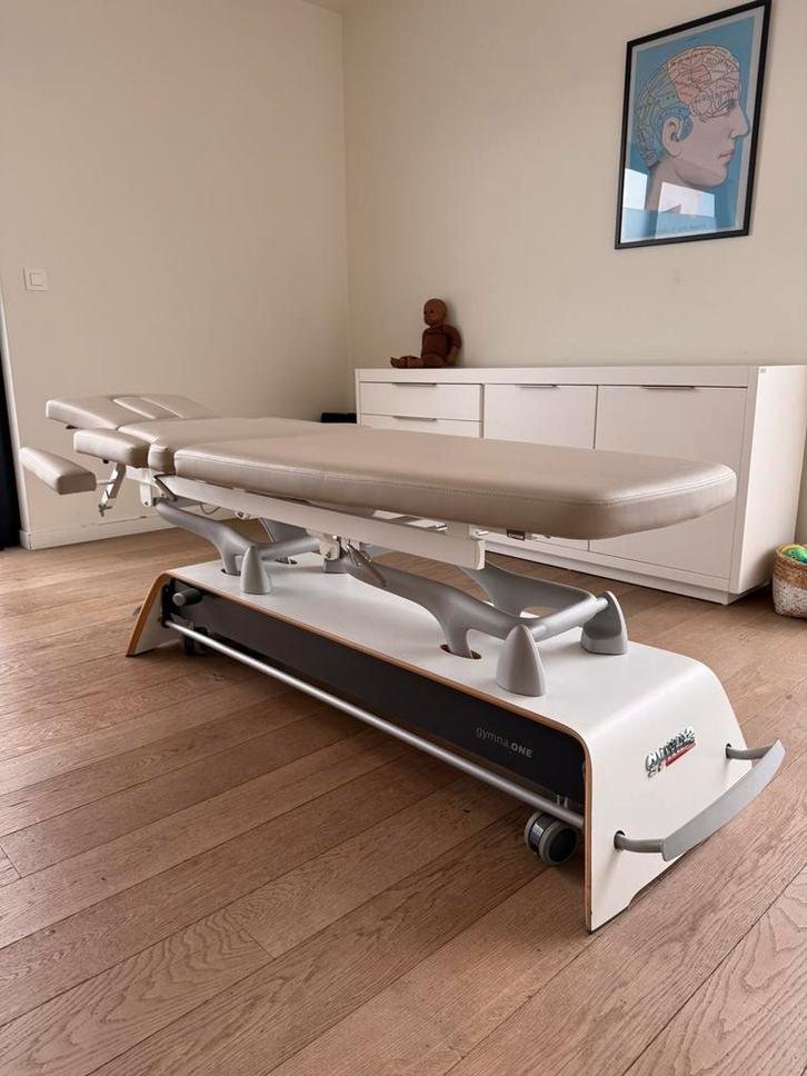 Gymna One elektrische behandeltafel – professioneel gebruikt, Sport en Fitness, Gezondheidsproducten en Wellness, Gebruikt, Ophalen