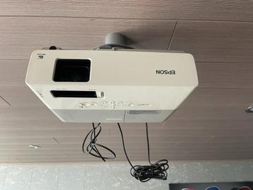 Epson EMP-83 professionele beamer beschikbaar voor biedingen