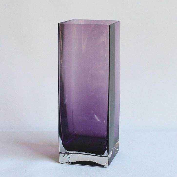 Vintage roze-paarsachtig gekleurde glazen vaas, Huis en Inrichting, Woonaccessoires | Vazen, Zo goed als nieuw, Overige kleuren