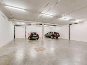 Garage te huur in , 1 slpk disponible aux enchères