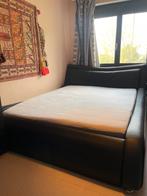 Grand lit double + matelas 160x200 cm – Très bon état, Huis en Inrichting, Slaapkamer | Boxsprings, Ophalen, Zwart, Tweepersoons