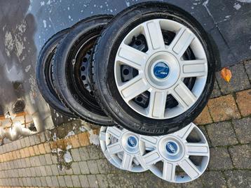 Winterbanden 205/55R16 91H stalen velgen 5x108 ford deksels beschikbaar voor biedingen