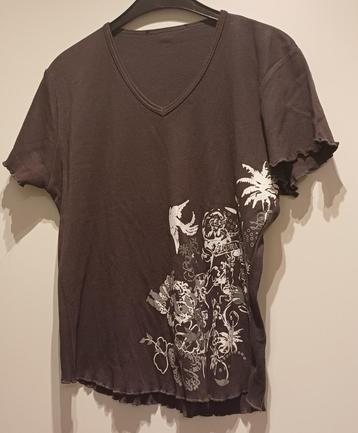 donkerbruin tshirt met tekening bloem beschikbaar voor biedingen
