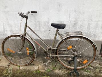 Vélo dame gris à rénover 