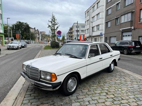 Mercedes-Benz W123 200D Oldtimer testée avec carpass, Autos, Mercedes-Benz, Entreprise, Achat, Série 200, ABS, Radio, Diesel, Berline