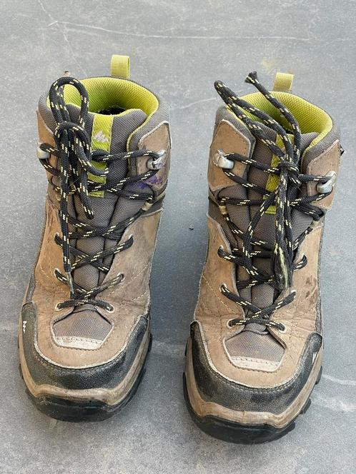 Chaussures de randonnée Decathlon Quechua pointure 35, Enfants & Bébés, Vêtements enfant | Chaussures & Chaussettes, Utilisé, Autres types