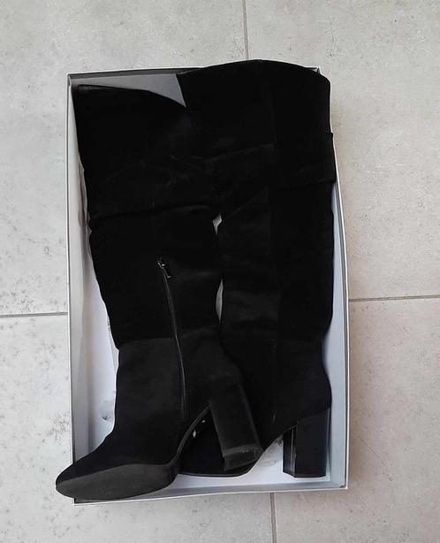 Elegante lange zwarte laarzen in suède., Vêtements | Femmes, Chaussures, Comme neuf, Bottes hautes, Noir, Enlèvement ou Envoi