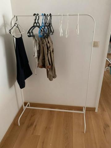 Kledingrekken IKEA 10 stuks €7,00 stuk.  beschikbaar voor biedingen