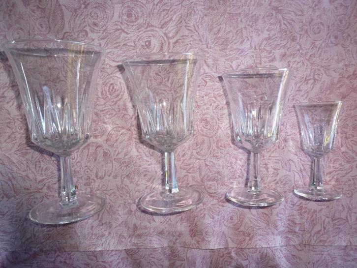128 verres  sur pied modèle Régence, Antiek en Kunst, Antiek | Glaswerk en Kristal, Ophalen