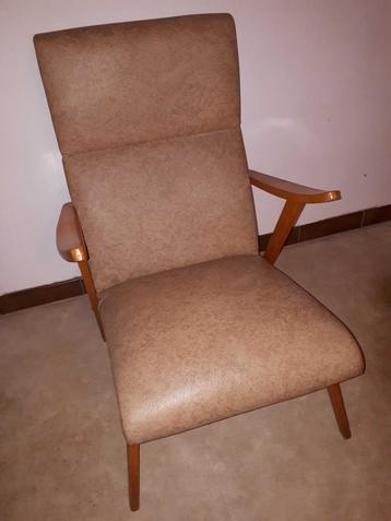 Vintage fauteuil beschikbaar voor biedingen