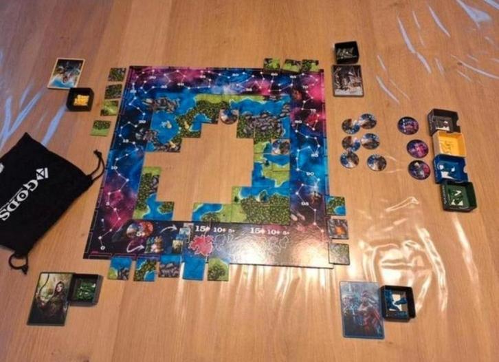 4 Gods bordspel, Hobby en Vrije tijd, Gezelschapsspellen | Bordspellen, Zo goed als nieuw, Een of twee spelers, Drie of vier spelers
