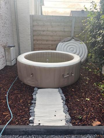 Bubbelbad beschikbaar voor biedingen