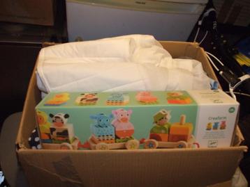 Lots de vêtements, chaussures, rollers, et jouets enfants beschikbaar voor biedingen