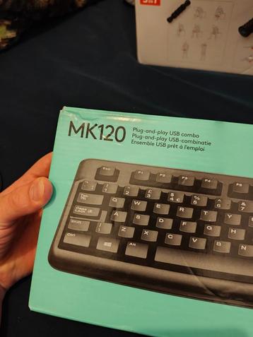 Combo clavier et souris logitech MK120 neuf en parfait état beschikbaar voor biedingen