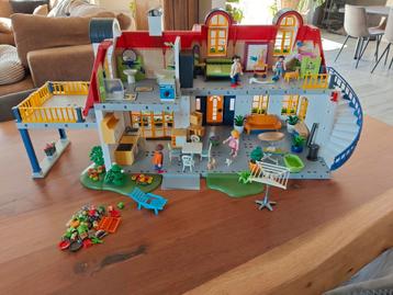 Playmobil gemeubelt woonhuis, Kinderen en Baby's, Speelgoed | Playmobil, Ophalen of Verzenden, Zo goed als nieuw