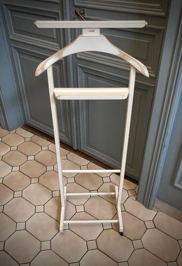 Fratelli Reguitti Valet klassieke Britse stijl beschikbaar voor biedingen