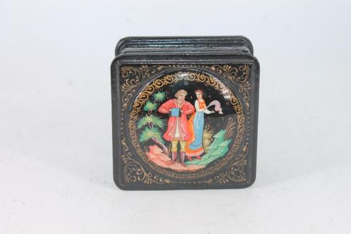 Petite boite russe décorée, Antiquités & Art, Curiosités & Brocante, Enlèvement ou Envoi