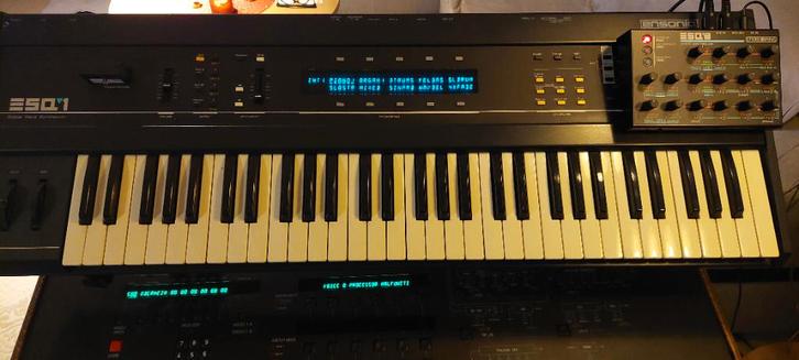 Ensoniq esq-1, Muziek en Instrumenten, Synthesizers, Gebruikt, 61 toetsen, Overige merken, Met midi-aansluiting, Ophalen