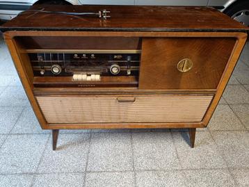 Vintage Philips radio-meubel beschikbaar voor biedingen