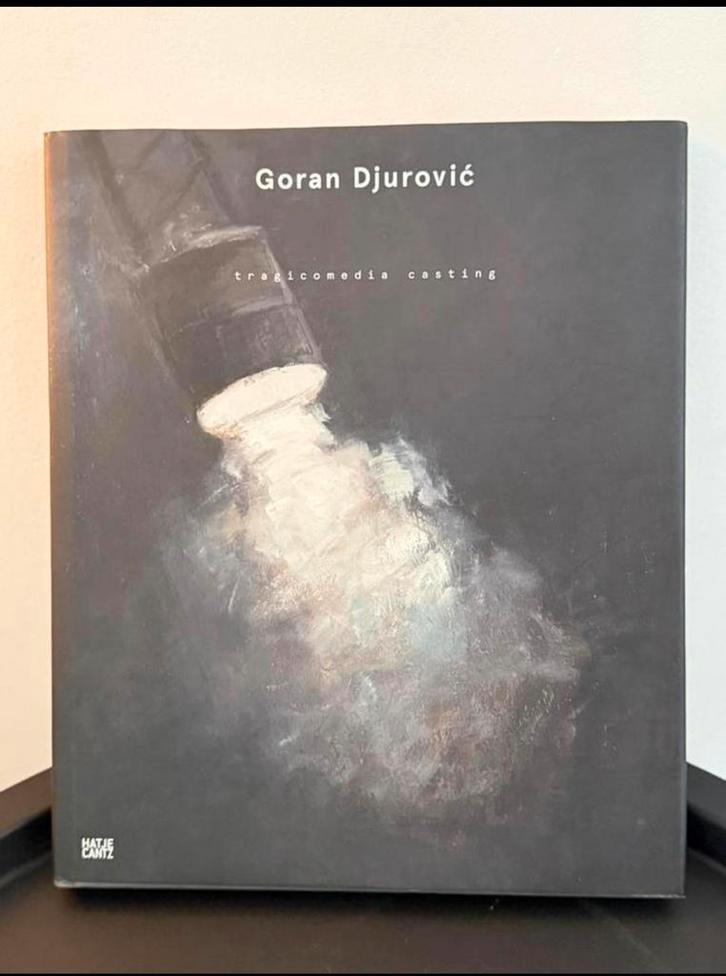 Kunstmonografie Goran Djurovic - Tragicomedia casting, Boeken, Kunst en Cultuur | Beeldend, Zo goed als nieuw, Ophalen of Verzenden