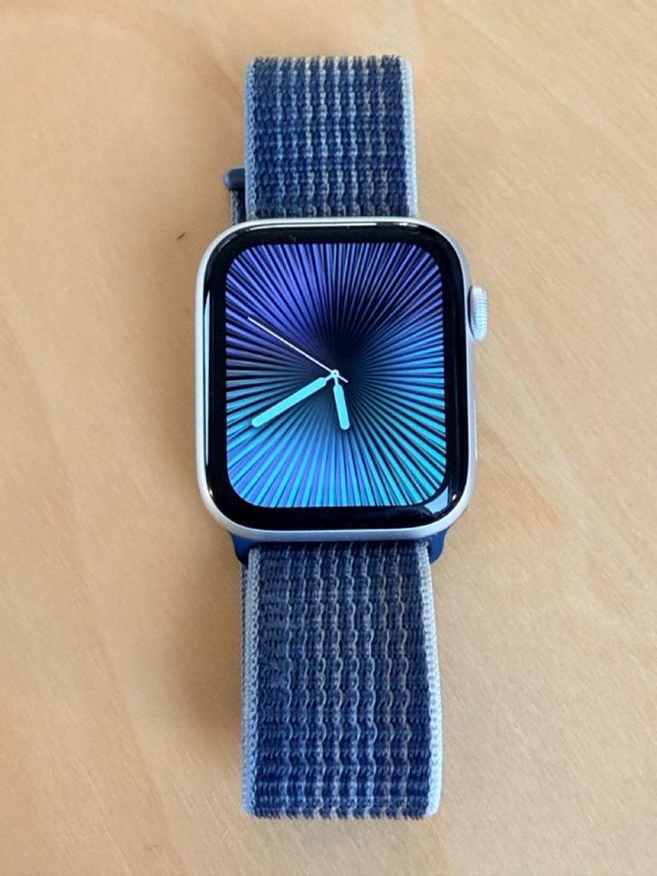 Apple Watch SE 2 GPS + mobiel met armband, perfecte staat, Handtassen en Accessoires, Smartwatches, Gebruikt, iOS, Zilver, Afstand