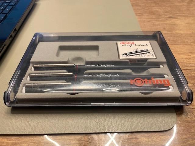 Rotring ArtPen  (technische tekenpennen) vintage set, Hobby en Vrije tijd, Tekenen, Zo goed als nieuw, Overige typen, Ophalen of Verzenden