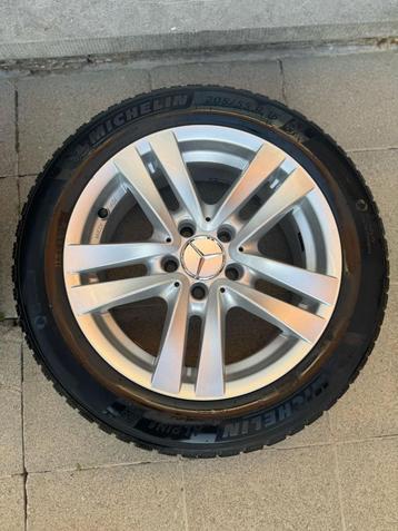 Set 4 Winterbanden 205/50 R16 op Mercedes Originele Velgen beschikbaar voor biedingen