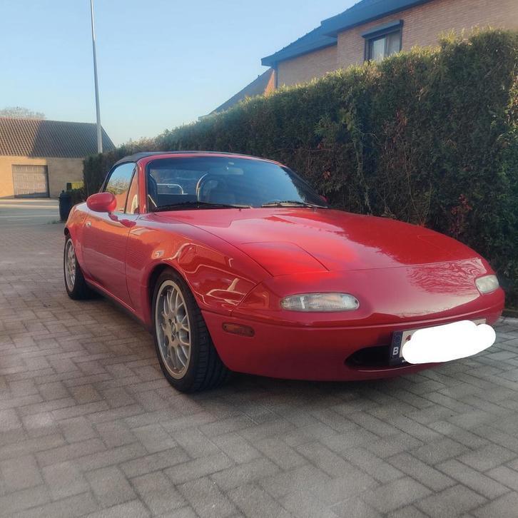 Mazda mx5 na 1990, Autos, Mazda, Particulier, MX-5, Bluetooth, Radio, Essence, Cabriolet, Boîte manuelle, Rouge, Noir, Propulsion arrière