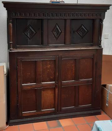 Meuble Bar Hauteur 180cm Largeur 145cm beschikbaar voor biedingen