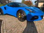 Lotus Emira First Edition 364pk met 10% voordeel nieuwprijs, Auto's, Automaat, Achterwielaandrijving, Blauw, Alcantara