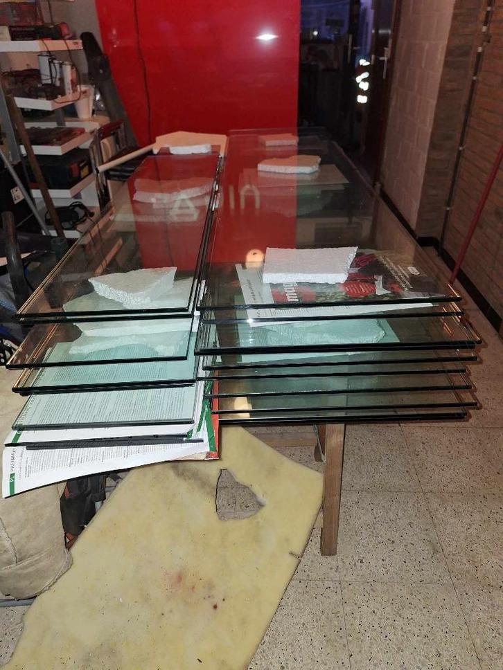 30-tal glazen legplanken voor vitrinekasten enz... te koop!, Huis en Inrichting, Kasten | Vitrinekasten, Zo goed als nieuw, 100 tot 150 cm
