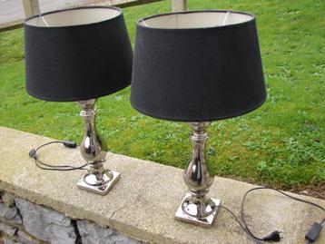 2 lampes de chevet de marque ROHS avec pied chromer en bon é disponible aux enchères